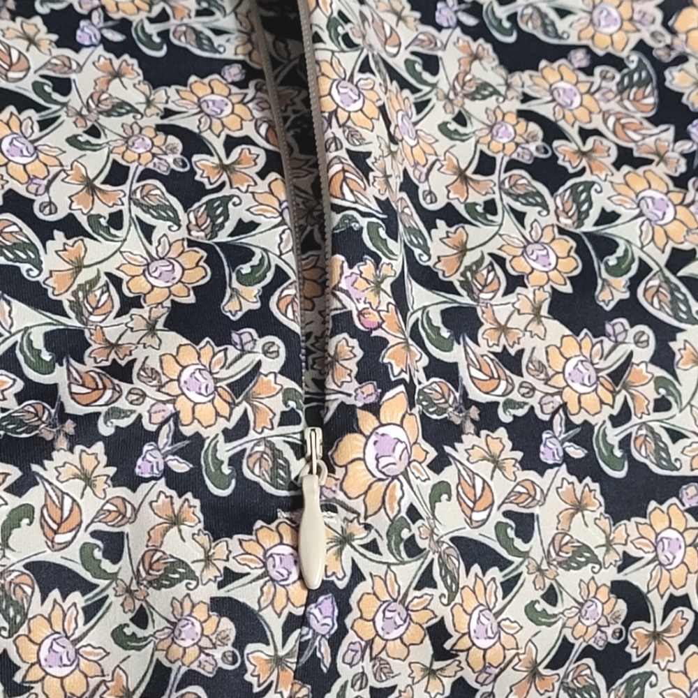NEW ✨️ Long Sleeve Performance Zip Up Layer Ruffled Shoulder Size Large - Picture 2 of 4
